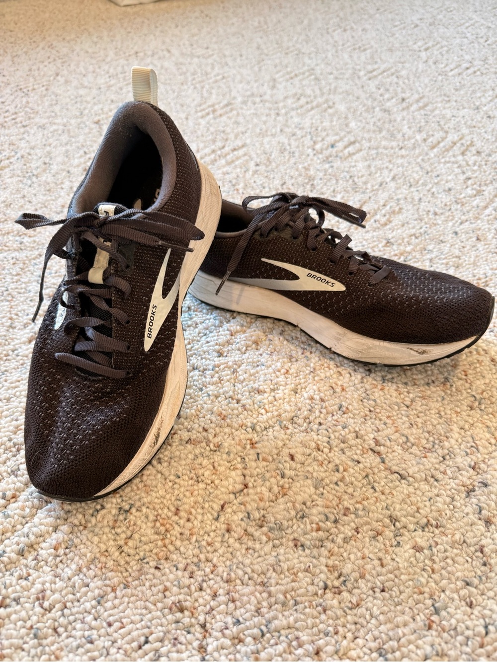 Brooks Revel 4 Black & White Running Shoes Size 9